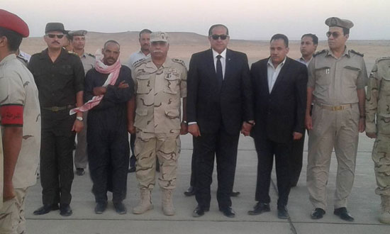 لحظة وصول جثامين الشهداء مطار سوهاج   -اليوم السابع -7 -2015