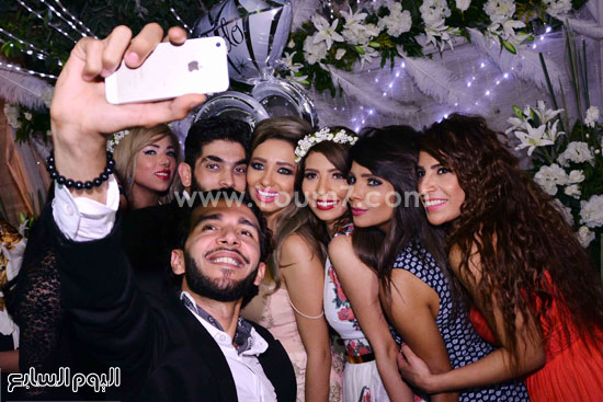 Selfie مع العروسين والأصدقاء -اليوم السابع -7 -2015