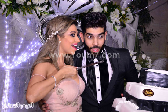 	دعابة العروس مروة جمال مع العريس سامر أبوطالب -اليوم السابع -7 -2015