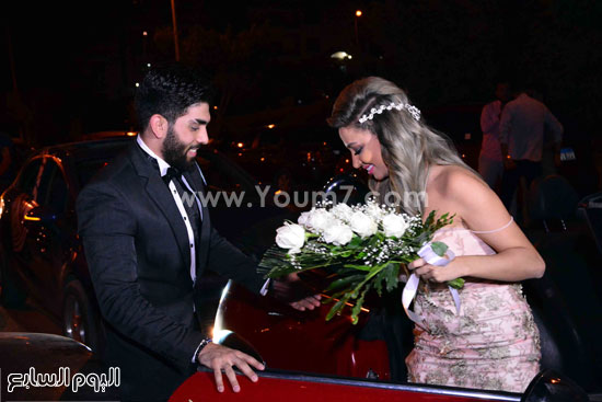 العروسان يتوجهان لمكان الحفل -اليوم السابع -7 -2015