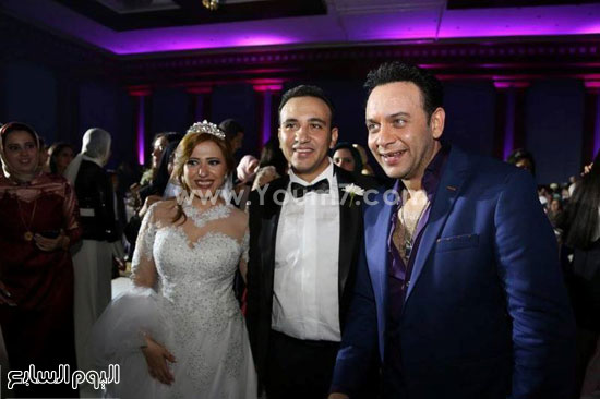 	 الفنان مصطفى قمر مع العروسين  -اليوم السابع -7 -2015