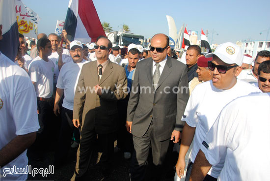  محافظ ومدير أمن مطروح يتقدمان المسيرة الاحتفالية  -اليوم السابع -7 -2015