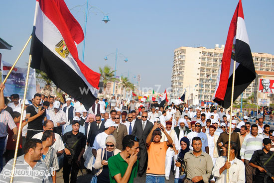 أعلام مصر تقدمت المسيرة بمشاركة شعبية واسعة  -اليوم السابع -7 -2015
