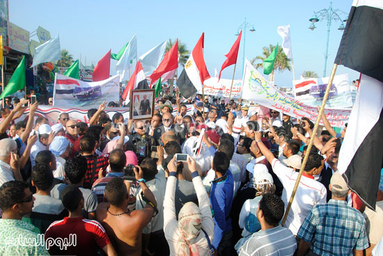  جانب من المسيرة الحاشدة التي شارك فيها المحافظ  -اليوم السابع -7 -2015