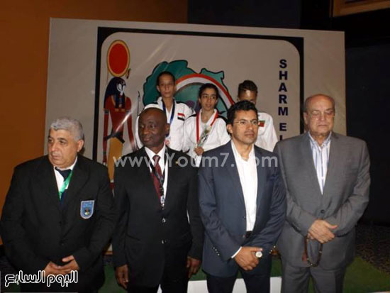  أشرف صبحى يسلم ميداليات الناشئين فى بطولة أفريقيا للجودو  -اليوم السابع -7 -2015
