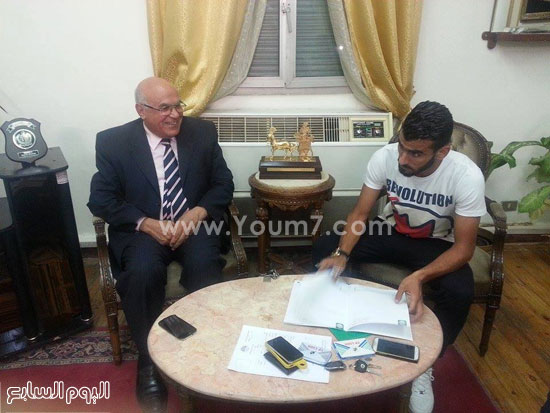 حسين غنيم مع اللواء ماهر كسبة رئيس الإنتاج الحربى  -اليوم السابع -7 -2015