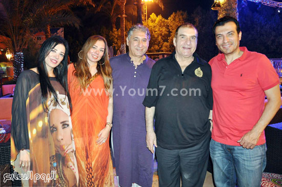 	إيهاب توفيق ومحيى إسماعيل وشريف عبد المنعم وحرمه شيرين الرخاوى وشقيقتها -اليوم السابع -7 -2015