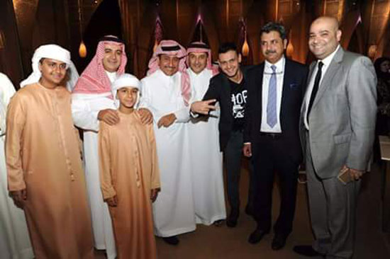 رامز جلال والمنتج عبد الله أبو الفتوح ومحمد عبد المتعال فى حفل إفطار حاكم دبى -اليوم السابع -7 -2015