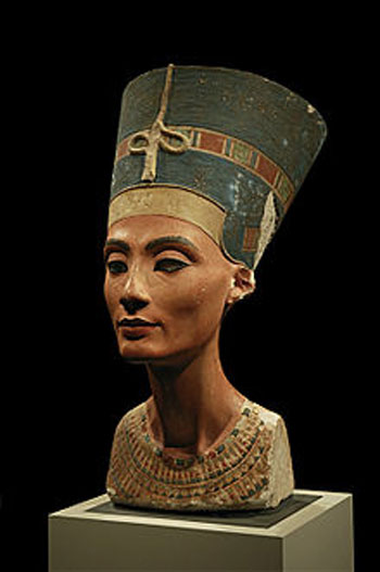تمثال الملكة نفرتيتى فى المتحف المصرى ببرلين  -اليوم السابع -7 -2015