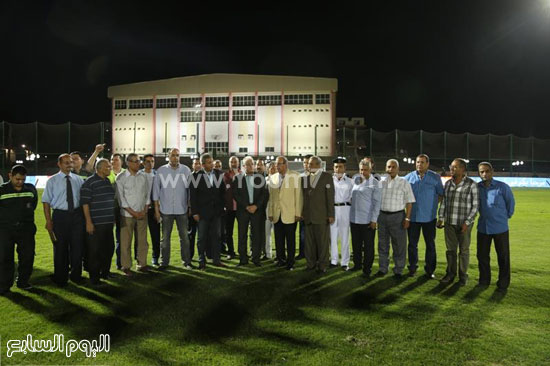 خالد عبد العزيز وعدد من قيادات الوزارة فى الملعب -اليوم السابع -7 -2015