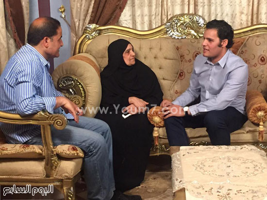 	محمود سعد الدين مع والدته وشقيقه الأكبر سامى  -اليوم السابع -7 -2015