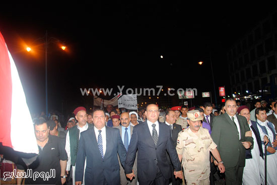  المحافظ ومدير الأمن والقيادات العسكرية والتنفيذية يتقدمون المسيرة -اليوم السابع -7 -2015