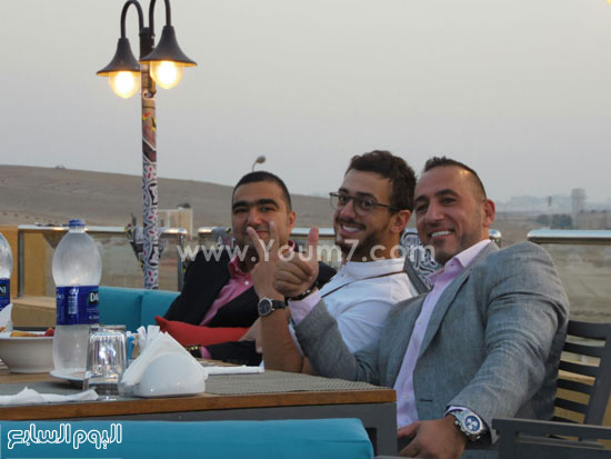  عدد من الشباب فى انتظار الإفطار داخل مطعم باب الخلق -اليوم السابع -7 -2015
