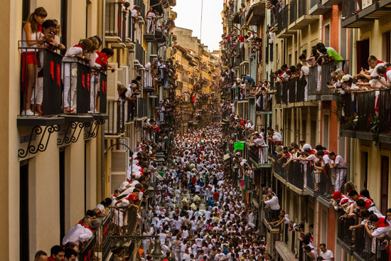  الآلاف يتابعون المهرجان من الشرفات -اليوم السابع -7 -2015