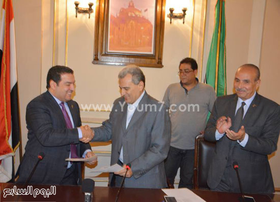 فالكون وتوقيع العقد الجديد مع جامعة القاهرة -اليوم السابع -7 -2015