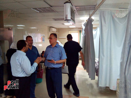  هشام عبد الحفيظ مدير التأمين الصحى يتفقد مستشفى المبرة (4)