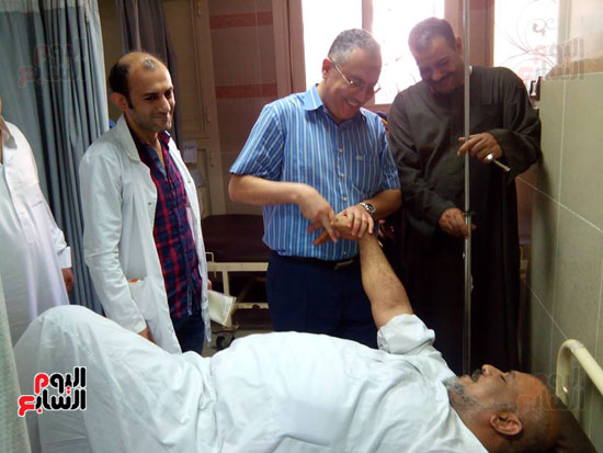  هشام عبد الحفيظ مدير التأمين الصحى يتفقد مستشفى المبرة (5)