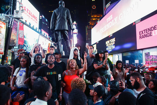 تظاهرة فى نيويورك لليلة الثالثة على التوالى ضد عنف الشرطة (13)