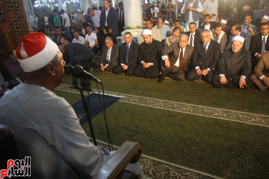 الوزراء-يؤدى-صلاة-الجمعة-الأخيرة-من-رمضان-فى-مسجد-الحسين-(10)