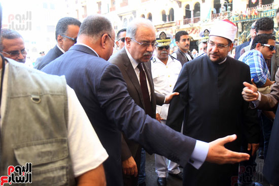 الوزراء-يؤدى-صلاة-الجمعة-الأخيرة-من-رمضان-فى-مسجد-الحسين-(2)