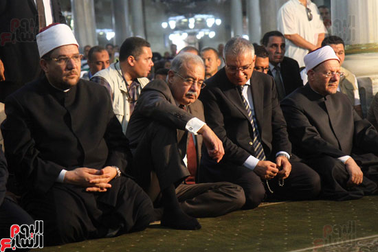 الوزراء-يؤدى-صلاة-الجمعة-الأخيرة-من-رمضان-فى-مسجد-الحسين-(8)
