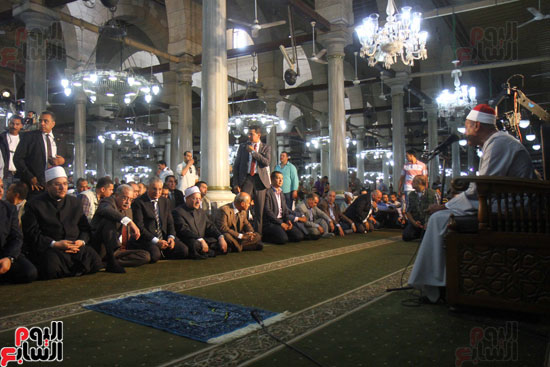 الوزراء-يؤدى-صلاة-الجمعة-الأخيرة-من-رمضان-فى-مسجد-الحسين-(9)