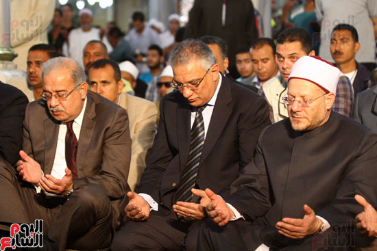 الوزراء-يؤدى-صلاة-الجمعة-الأخيرة-من-رمضان-فى-مسجد-الحسين-(17)