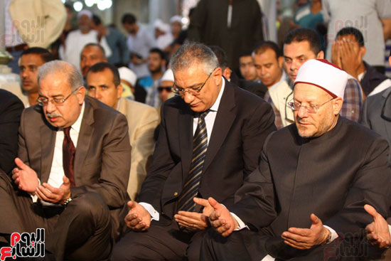 الوزراء-يؤدى-صلاة-الجمعة-الأخيرة-من-رمضان-فى-مسجد-الحسين-(18)