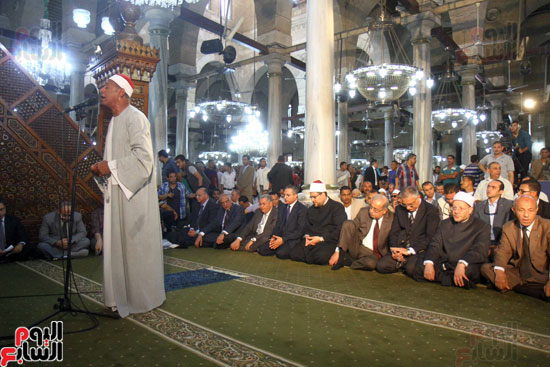 الوزراء-يؤدى-صلاة-الجمعة-الأخيرة-من-رمضان-فى-مسجد-الحسين-(19)