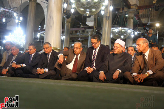الوزراء-يؤدى-صلاة-الجمعة-الأخيرة-من-رمضان-فى-مسجد-الحسين-(26)