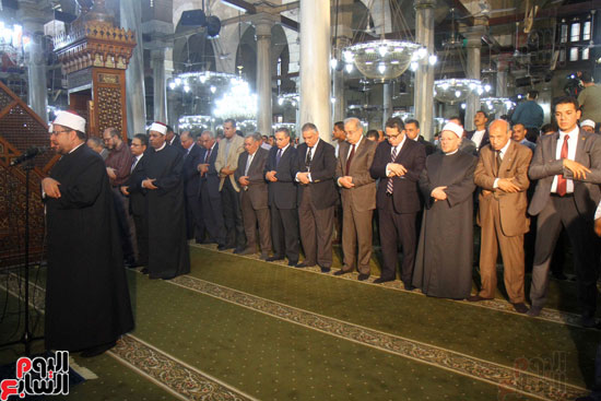 الوزراء-يؤدى-صلاة-الجمعة-الأخيرة-من-رمضان-فى-مسجد-الحسين-(39)
