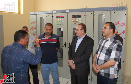 محافظ بنى سويف يتفقد محطة محولات كهرباء سمسطا (6)