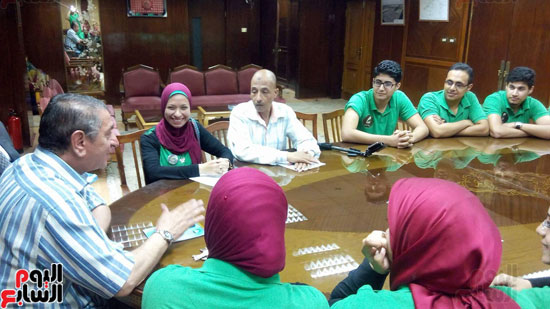 محافظ كفر الشيخ يلتقى فريق ألوان فوه للمشاركة بحملة حلوة يا بلدى (1)