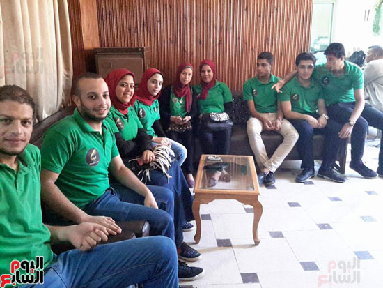 محافظ كفر الشيخ يلتقى فريق ألوان فوه للمشاركة بحملة حلوة يا بلدى (3)
