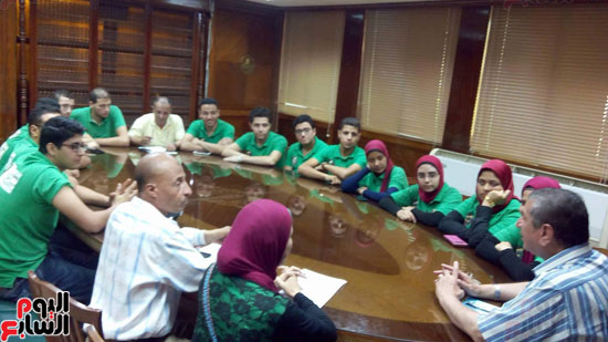 محافظ كفر الشيخ يلتقى فريق ألوان فوه للمشاركة بحملة حلوة يا بلدى (9)