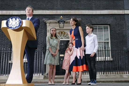 أسرة رئيس الوزراء البريطانى المستقيل ديفيد كاميرون (2)