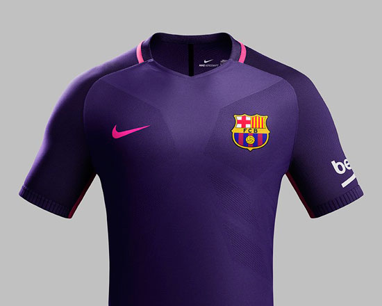 قميص برشلونة  (1)