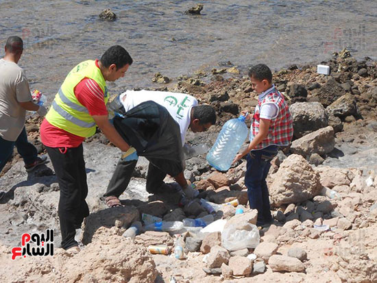 تنظيف الشواطئ بجنوب سيناء خلال مبادرة حلوة يا بلدى (1)