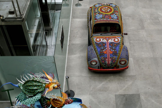 نسخة كلاسيكية من سيارة فولكس فاجن مزينة بالتراث المكسيكى (9)
