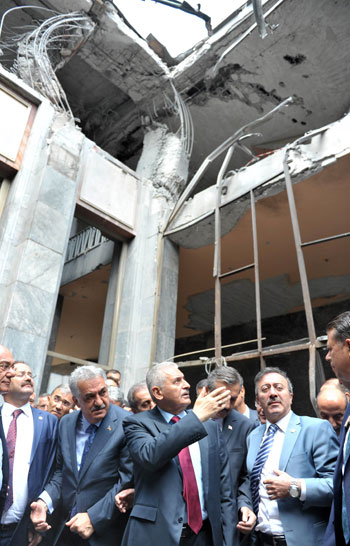 رئيس وزراء، تركيا، أضرار مبنى البرلمان،قصف من الجيش (1)
