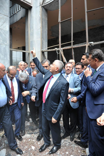 رئيس وزراء، تركيا، أضرار مبنى البرلمان،قصف من الجيش (5)