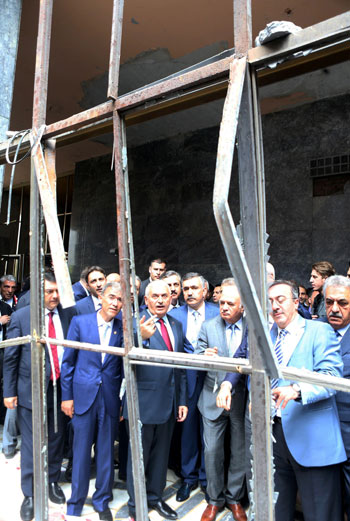 رئيس وزراء، تركيا، أضرار مبنى البرلمان،قصف من الجيش (7)