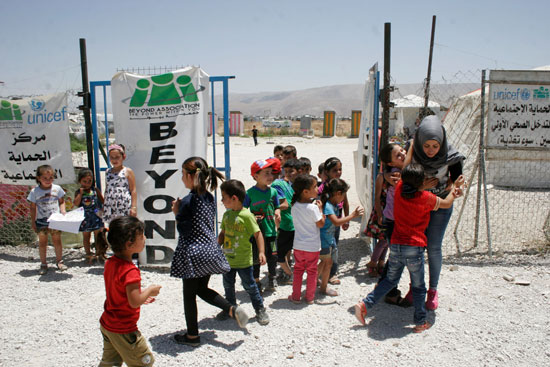 1اطفال سوريا اللاجئين  (8)