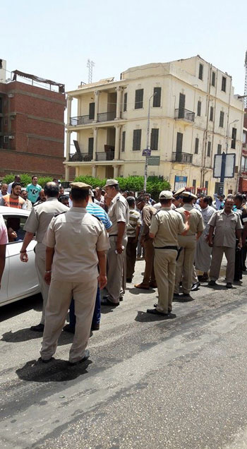  سائقو التاكسى ينظمون وقفة احتجاجية أمام ديوان محافظة أسوان (4)