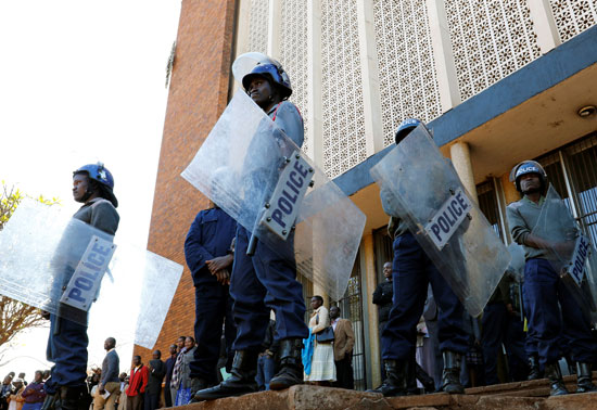 تظاهرة لدعم القس المتهم بمحاولة دعم إنقلاب على حكومة زيمبابوى (7)