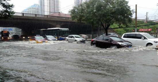 أمطار غزيرة تضرب العاصمة الصينية بكين (2)