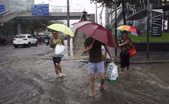 أمطار غزيرة تضرب العاصمة الصينية بكين (3)