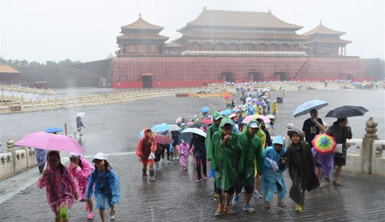 أمطار غزيرة تضرب العاصمة الصينية بكين (7)