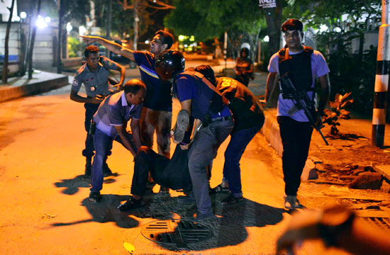 قوات أمن بنجلاديش تحرر رهائن عقب احتجازهم بأحد المطاعم (2)