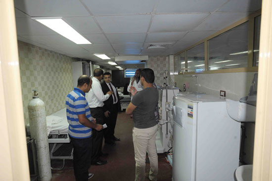 لجنة من الرقابة الإدارية تزور وحدات الغشيل الكلوى بمستشفيات الأقصر (6)